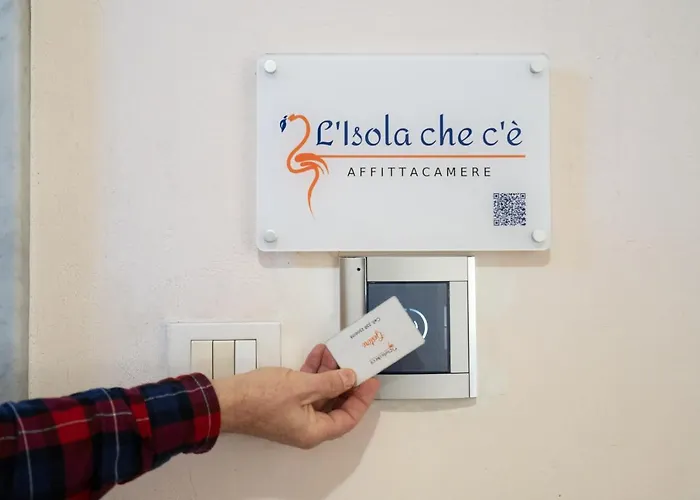 L'isola Che C'e 招待所 卡利亚里